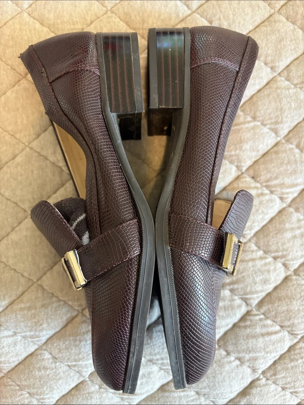 Women’s 7M Nine West Brown Lizard-Embossed Pointed Loafers with Gold Buckles